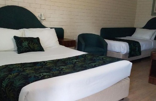 Ravenswood Hotel | Macquarie Valley Motor Inn