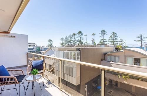 Dee Why Apartment | MadeComfy Trendy Apartment on Dee Why Beach