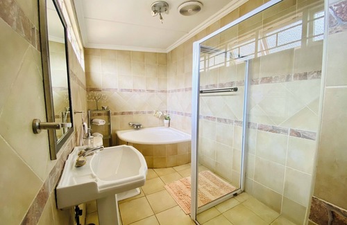 Scottsville Bed & Breakfast | Madlula's Guesthouse