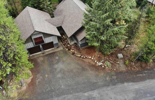 McCall House | Magic McCall Cabin and Studio for Larger Groups wi