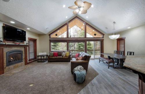 McCall House | Magic McCall Cabin and Studio for Larger Groups wi