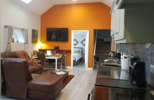 Loughinisland Cottage | Magical 3-Bed Stone Built Cottage - Sleeps 6