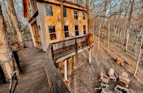 Stonewall House | Magical Family Tree House in Secluded Woodland near Germantown, Kentucky