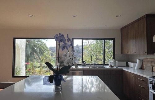 Los Angeles House | Magical Hillside Home, Spa, Central & Private