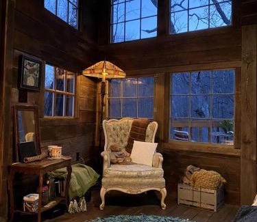 Excelsior Springs House | Magical Tree House Rental near Kansas City for Glamping in Missouri