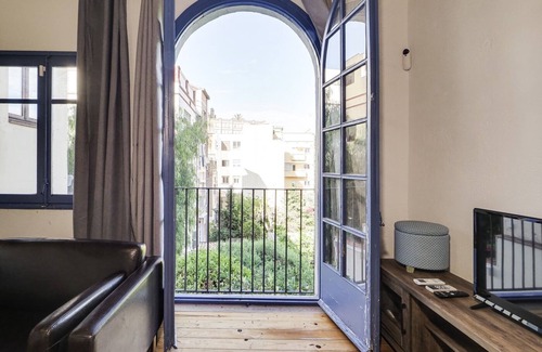 La Salut House | Magnífica Casa en Pleno Centro Barcelona .de 160 Mts. Dividido en Tres Estancias