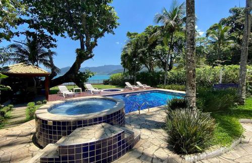 Lazaro House | Magnífica casa pé na areia 4 suítes c/ar e piscina