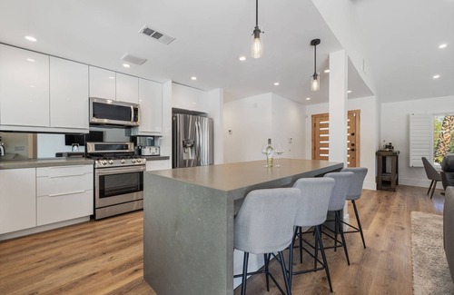 Magnesia Falls Cove House | Magnesia Falls Cove, Newly Remodeled, Large Yard, Pool, Spa, Fire Feature, Mountain Views