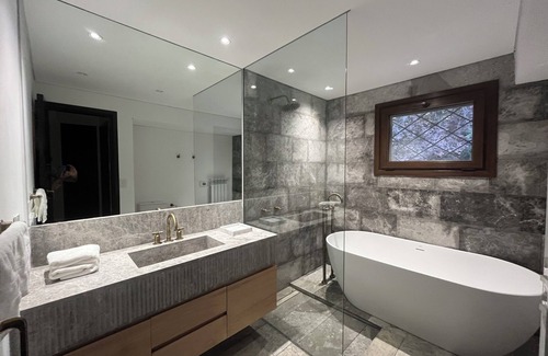 Villa Arelauquen Cabin | Magnificent Lakefront Property Set In An Acre Of Private Parkland