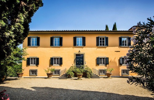 Oltrarno Villa | MAGNIFICENT 8BD-8.5BA VILLA WITH HEATED POOL 1 MILE AWAY FROM HEART OF FLORENCE!