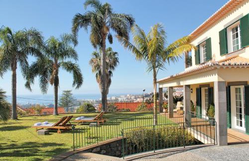 Santa Luzia Villa | Magnificent Funchal Villa Villa Luzia 5 Bedrooms Sea & City Views Pool Table