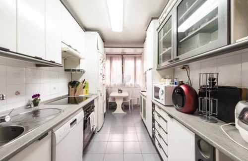 Barajas Apartment | MAGNIFICENT HOUSE WITH GARDEN IN MADRID 10 PAX - WIFICasa with garden VT353