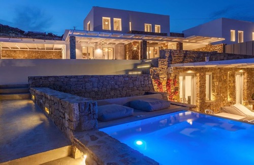 Elia House | Magnificent Villa for 14 persons, Gym, Pool, Close to Beach, Parking, Jacuzzi