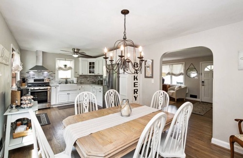 Edgemore House | Magnolia Cottage, Charming 3 Bedroom 2 Bath