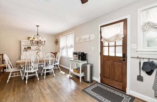 Edgemore House | Magnolia Cottage, Charming 3 Bedroom 2 Bath