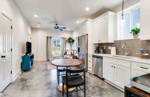 Lafayette House | Magnolia House/KING bed/Super Cozy/Instant Book