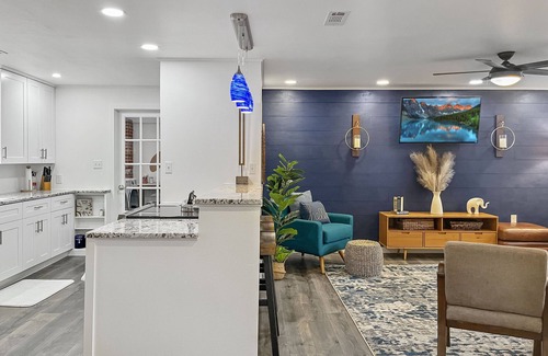 Springfield House | Magnolia House: Style and Comfort, Central, Eltc Fireplace, AirFryer, Full Fence