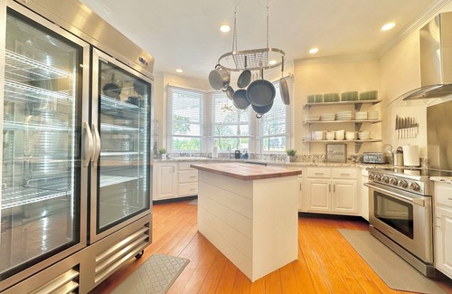 Cedar Bluff Resort | “Magnolia Overlook” Lakefront Resort Sleeps 90+! 2 Pools, Hot tubs, kayaks, etc!