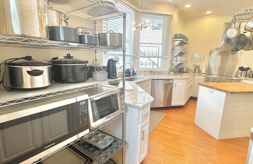 Cedar Bluff Resort | “Magnolia Overlook” Lakefront Resort Sleeps 90+! 2 Pools, Hot tubs, kayaks, etc!