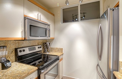 Honokowai Condo | Mahana 717 - Central AC, Summer Specials, Two-Island Views!