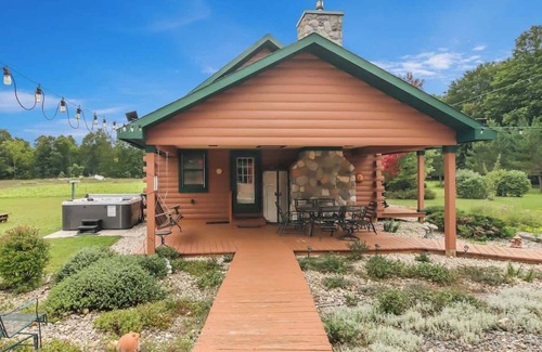 Beulah Cabin | Main Cabin Only Close to Crystal Mt with Hot Tub