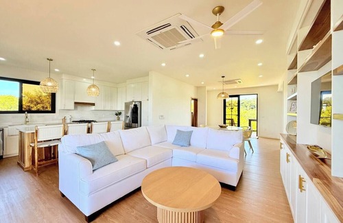 Roatan Villa | Main House @ Pacific Pearl, Milton Bight