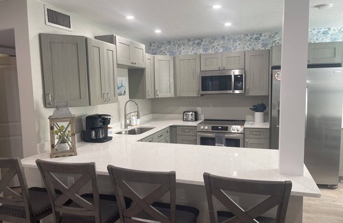 Weeki Wachee Gardens House | Main River Mermaid Sleeps 8 kayaks for everyone. Gulf access for scalloping