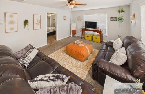 Philomath House | Main St New with AC Monthly stays Charming Cottage KING BED