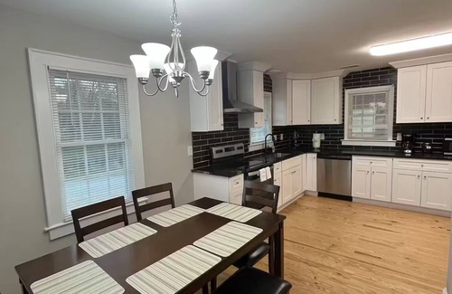 Graham House | Main Stay!