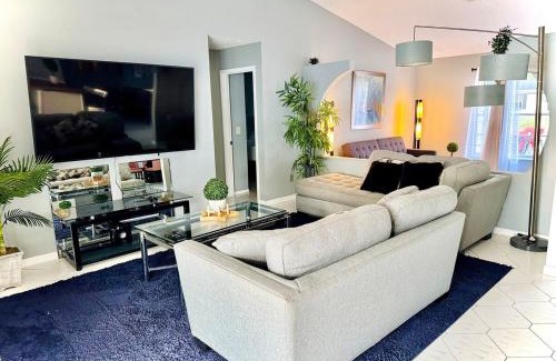 Buena Ventura Lakes House | Main Villa 15 mins from Theme Parks & MCO