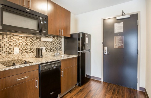 Emerson Hotel | MainStay Suites Cartersville - Emerson Lake Point