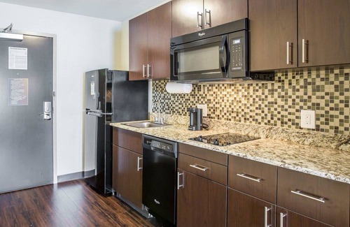 Emerson Hotel | MainStay Suites Cartersville - Emerson Lake Point