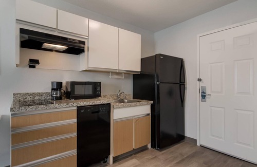 West Omaha Hotel | MainStay Suites Omaha Old Mill