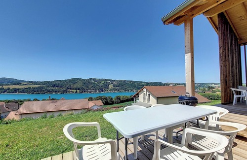 Montferrat House | Maison de Vacances Avec une vue Exceptionnelle sur lac de Paladru