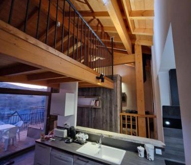 Eyne House | Maison de village