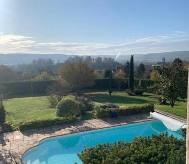 Chateau-Thierry House | Maison entière et spacieuse Gîte Dovie