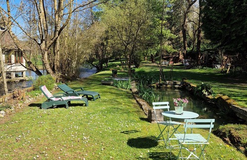 Bernay House | Maison Individuelle au Bord de la Rivière