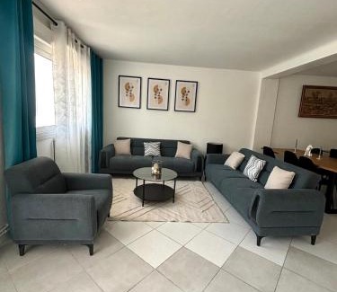Villiers-le-Bel Villa | Maison Lumineuse à 15km de paris