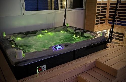 Echenoz-la-Meline Villa | Maison privative avec piscine intérieure, spa, sauna, cinéma et billard