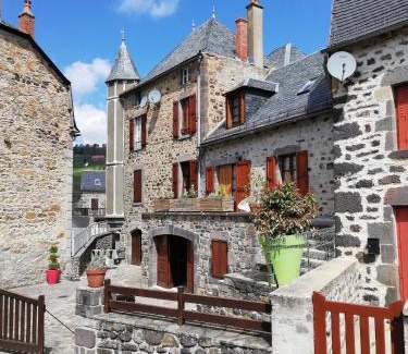 Peyrusse House | Maison typique pleine de charme Peyrusse Cantal
