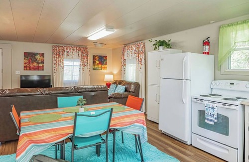 Logan Cottage | Majestic Pines: Budget-friendly 4 person cottage near Lake Logan: Hot tub/WiFi