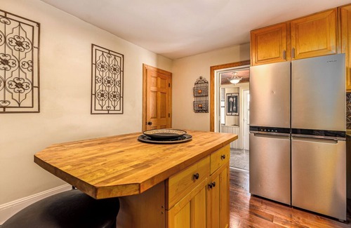 Dubuque House | Majestic & Relaxing Home w/3 Beds Pool Table Bar! Sleeps 8