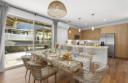 Makaha Valley Villa | Makaha Villa by AvantStay | Mountain + Ocean Views