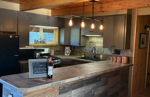 Stanley Cabin | Make memories of a lifetime and experience the serenity of Sawtooth mountains!