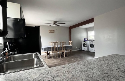 Gypsum Cabin | Make time for Lake Time! Close to FERRIES, BEACHES, & CEDAR POINT! Entire House