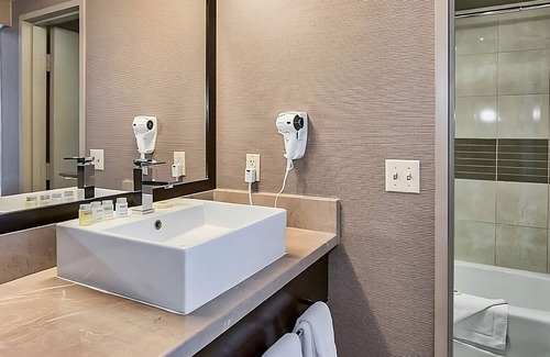 Downtown Las Vegas Hotel | Make Your Trip Unforgettable! 3 Convenient Units, Free Parking, Outdoor Pool