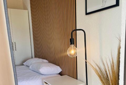 Makhuduthamaga Villa | Makgobelo Lodge -The White House - Solar powered