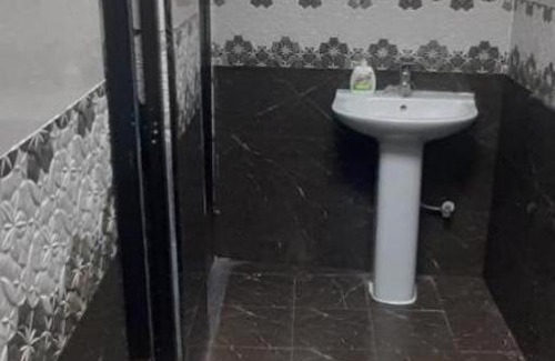 Al Majaz Apartment | Making friends with guests