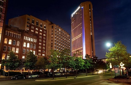 Downtown Columbus Hotel | Making The Best Memories Along The Way! Close to Kelton House Museum and Garden!