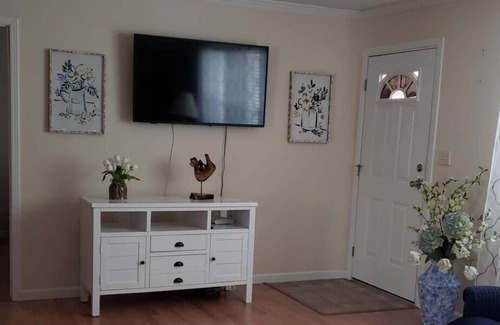 Longs House | Making The Best Memories Along The Way! Pool, Near Crown Park Golf Club